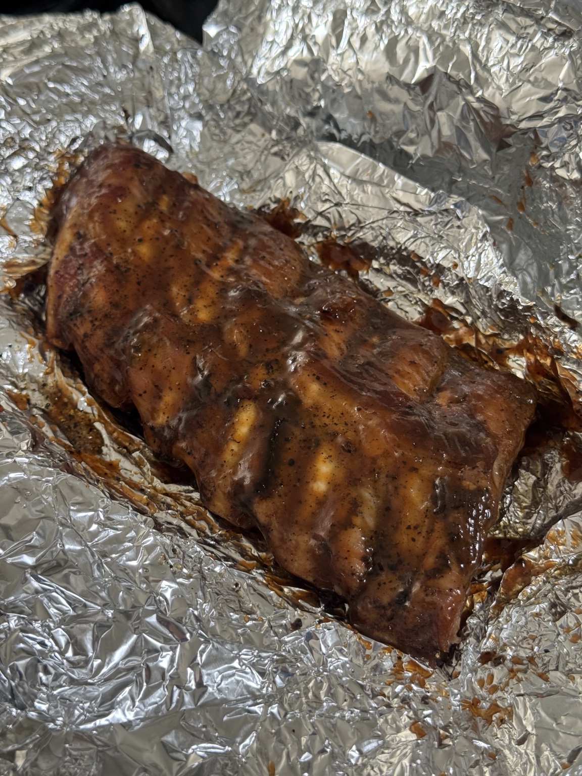 Rack de costillas recién salido del horno